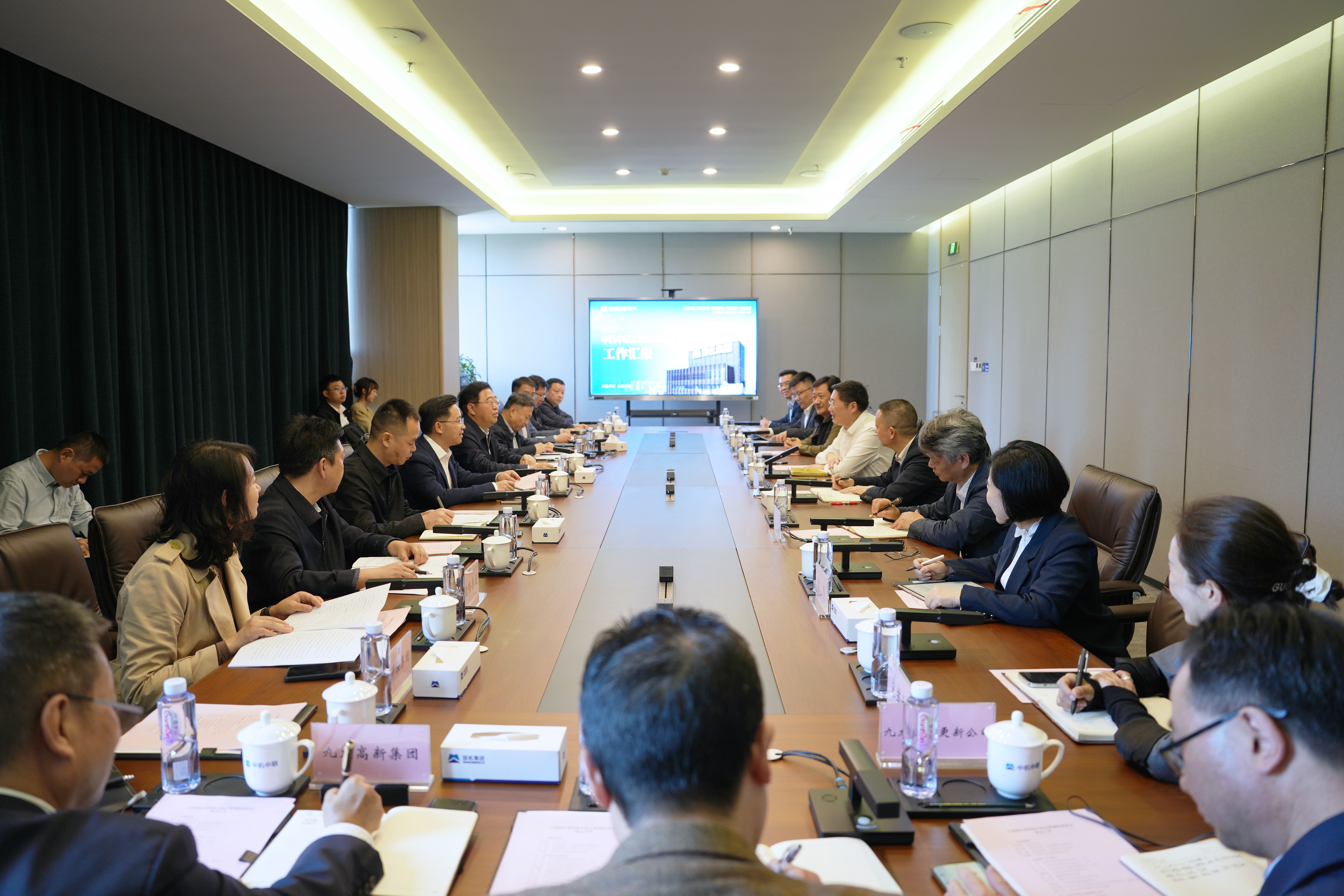 座谈会(1).jpg